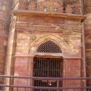 The doorway to the Qutb Minar Photo - Delhi, India 