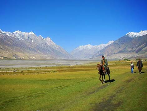 Top Apps for Green Travel Photo